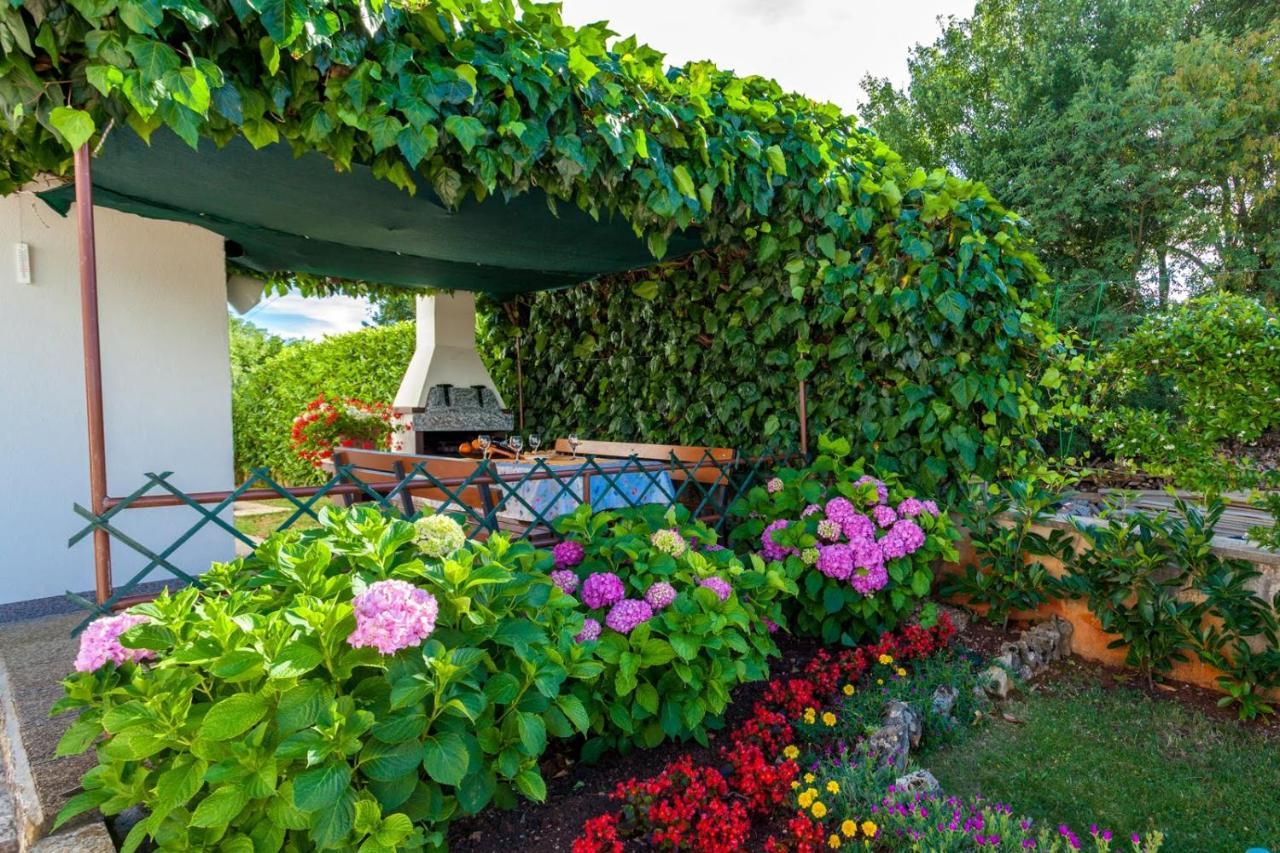 Apartman Luni Sa Bazenom - Malinska, Sveti Anton Sveti Anton  Екстер'єр фото