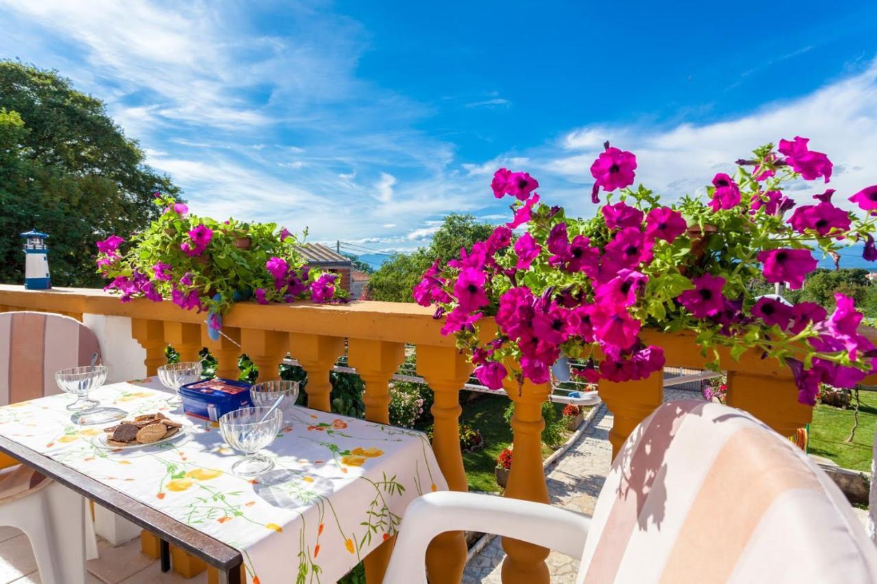 Apartman Luni Sa Bazenom - Malinska, Sveti Anton Sveti Anton  Екстер'єр фото