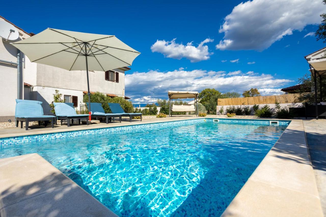 Apartman Luni Sa Bazenom - Malinska, Sveti Anton Sveti Anton  Екстер'єр фото